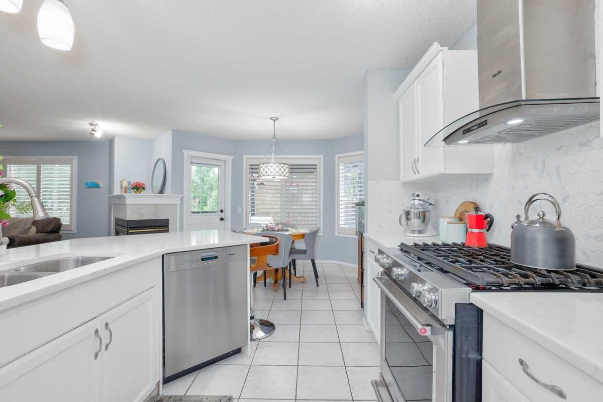 210 Mt Douglas Court SE