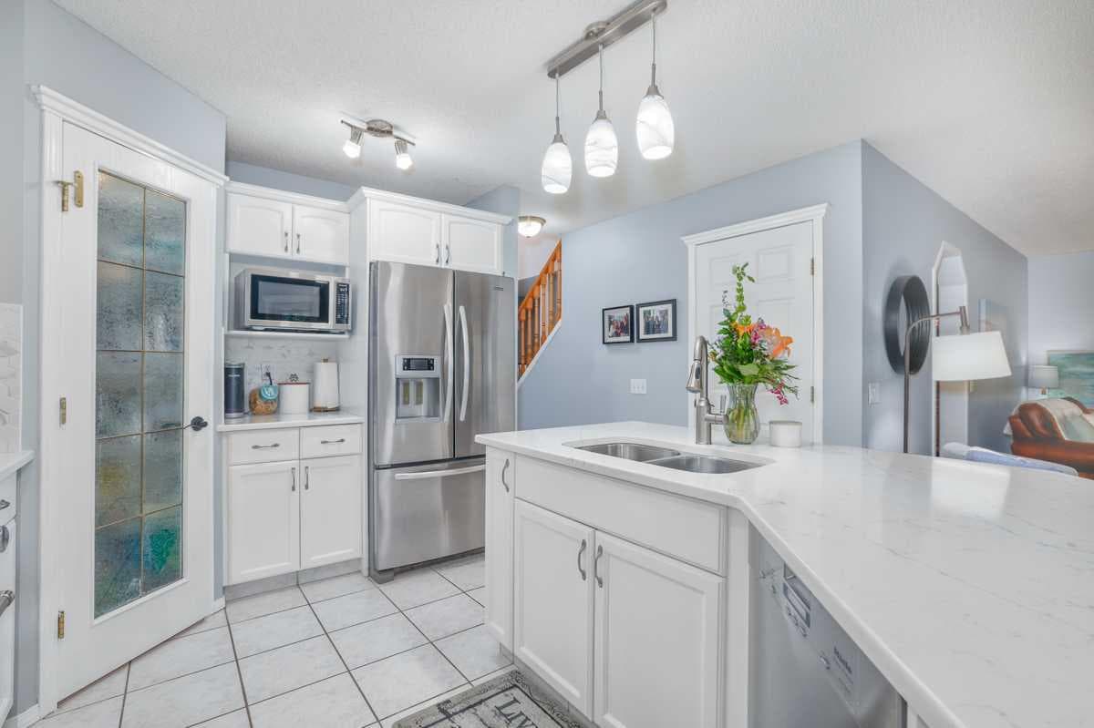 210 Mt Douglas Court SE