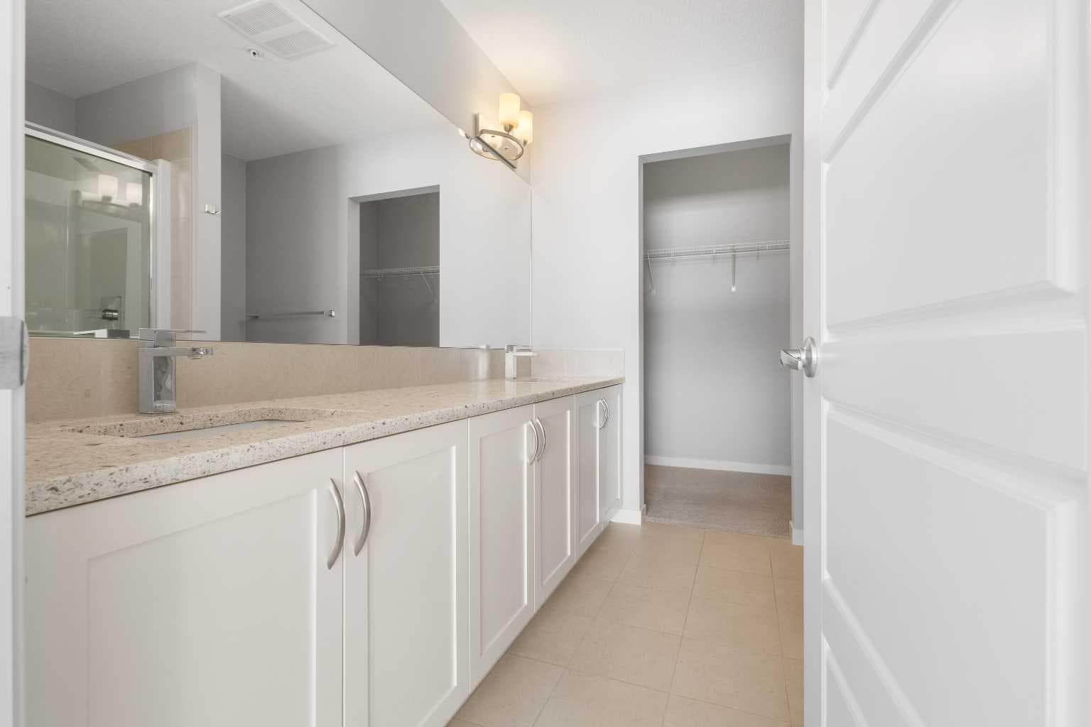 305, 20 Seton Park SE