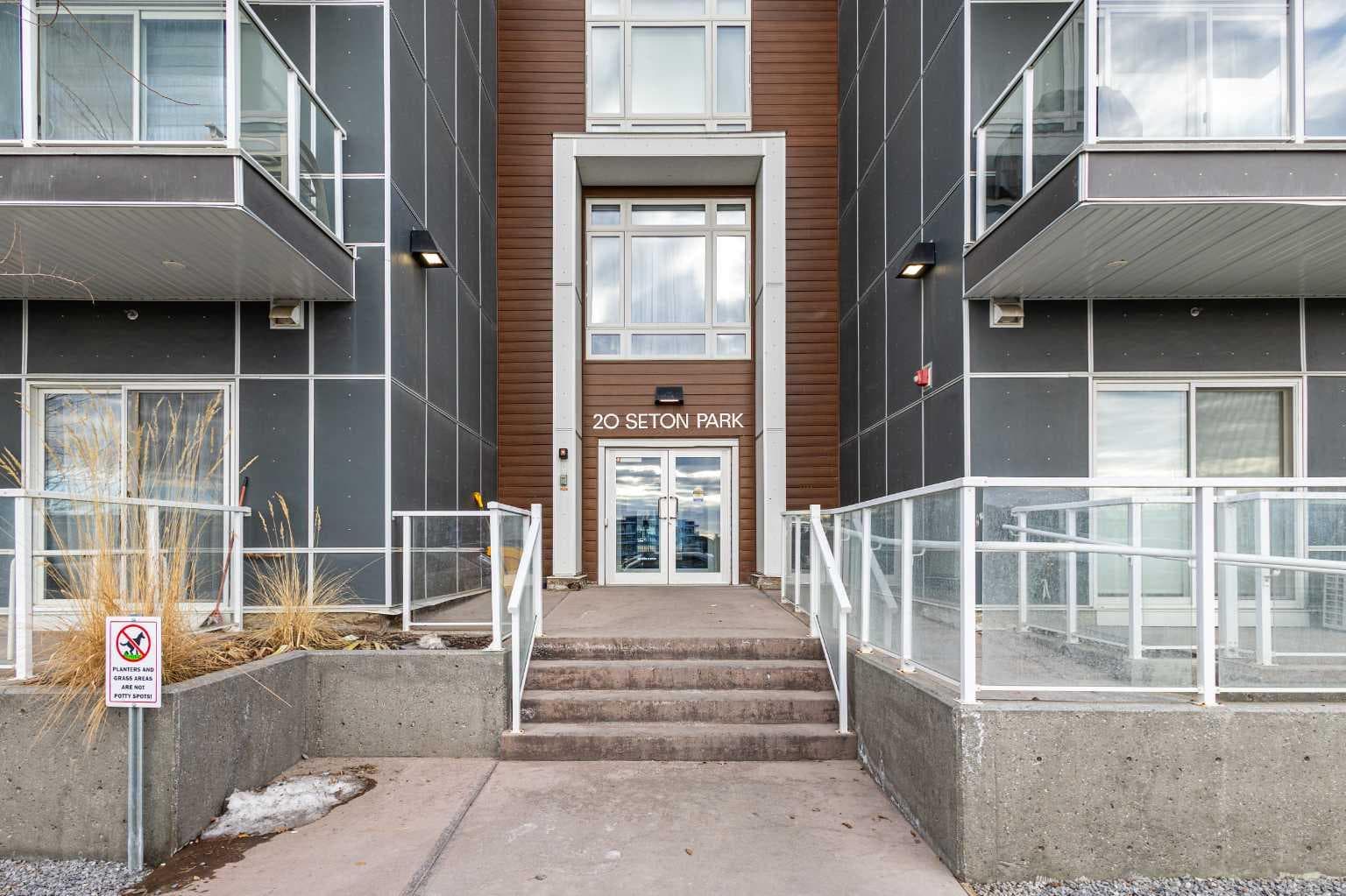 305, 20 Seton Park SE