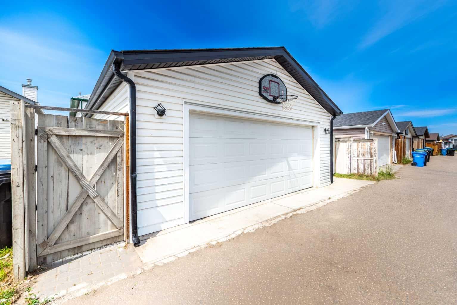 216 Taracove Road NE