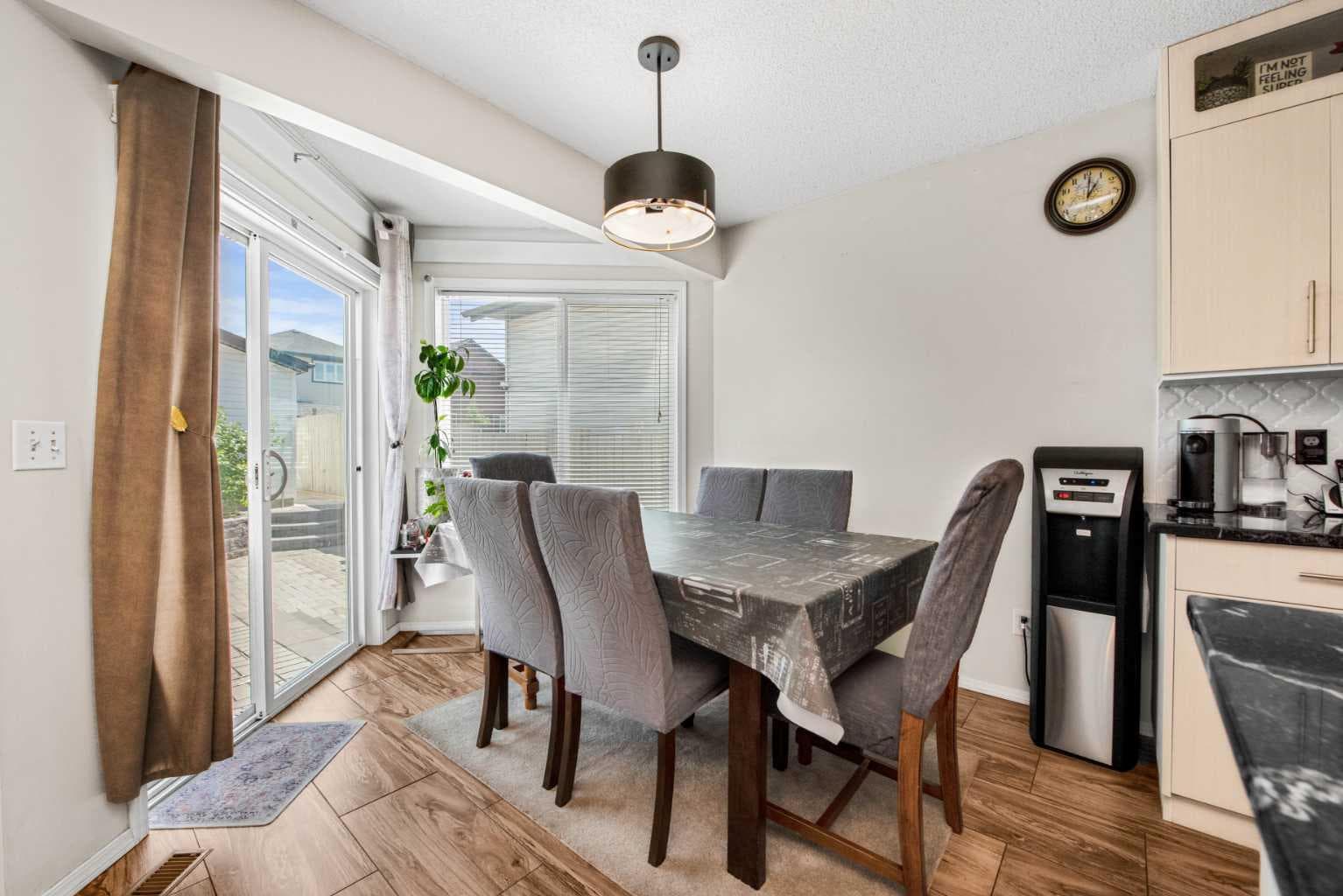 216 Taracove Road NE