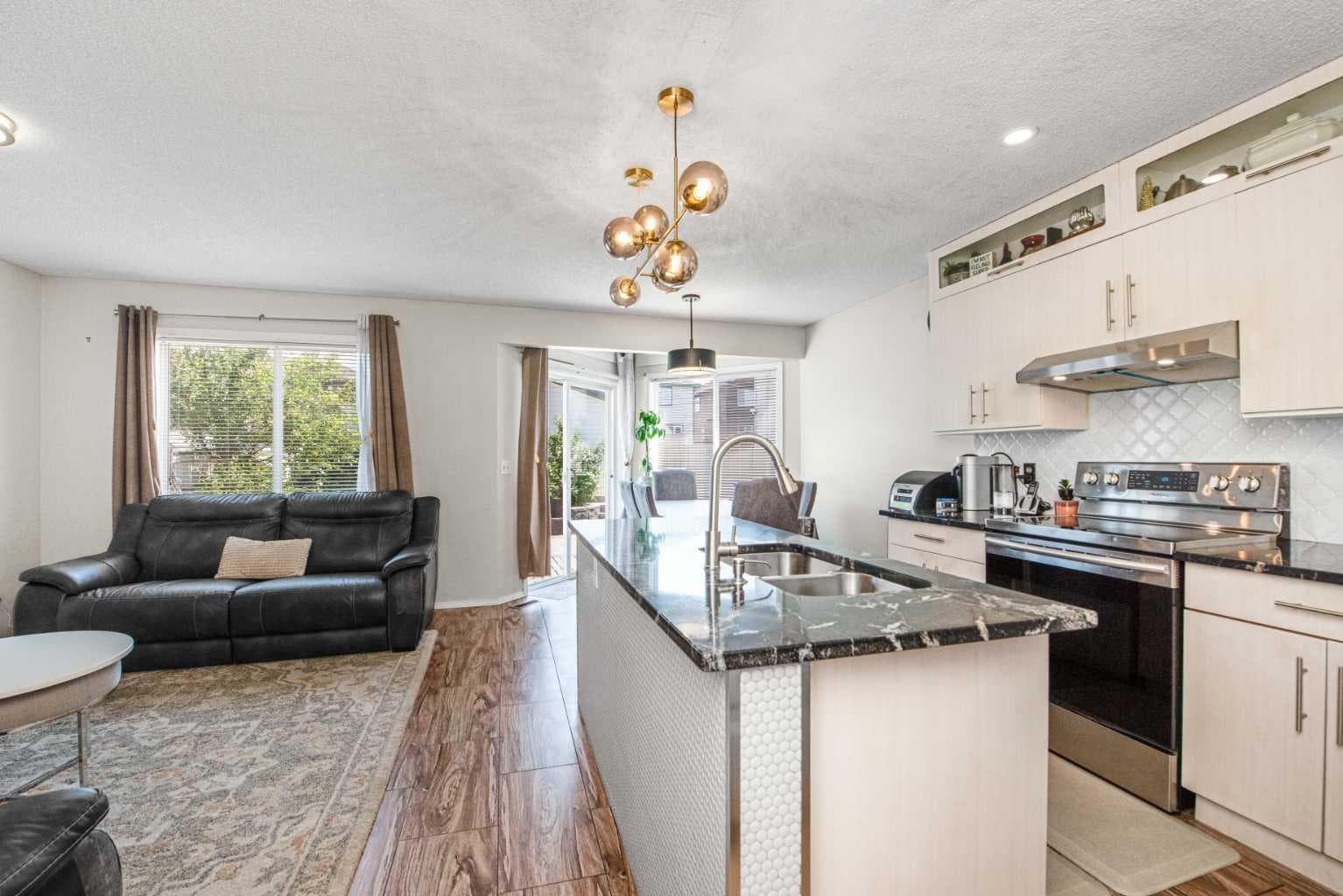 216 Taracove Road NE