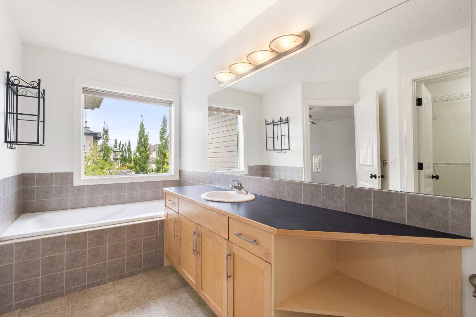 66 Everhollow Avenue SW