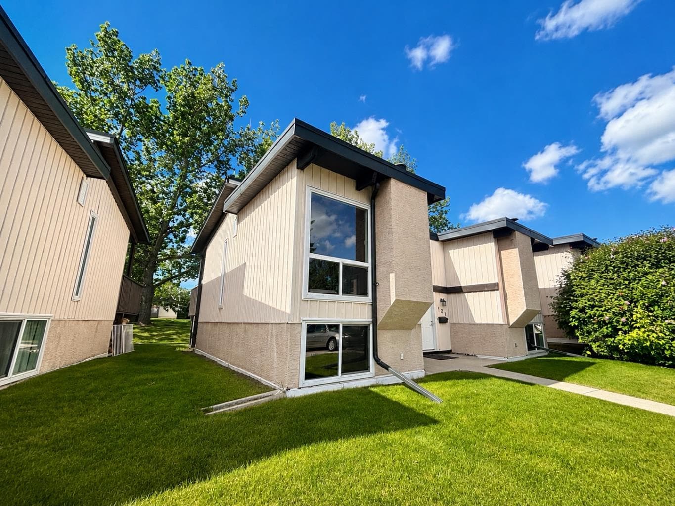 129 Oaktree Lane SW