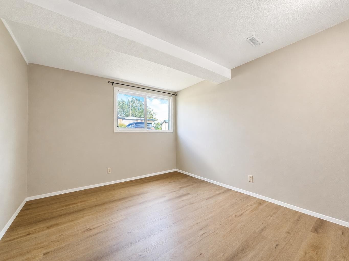 129 Oaktree Lane SW