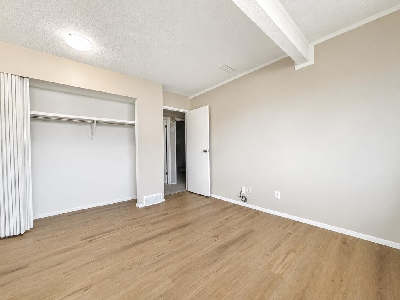129 Oaktree Lane SW