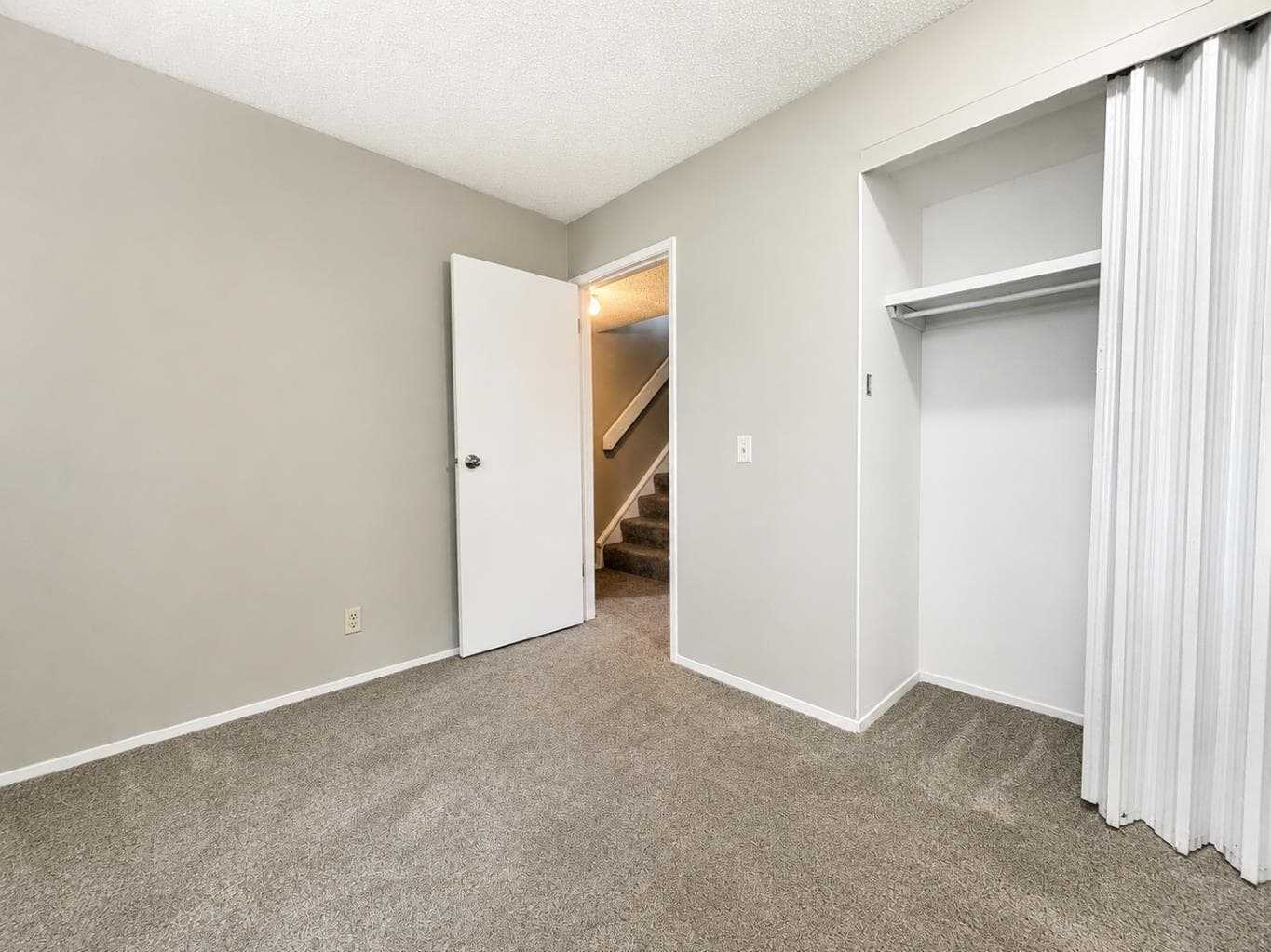 129 Oaktree Lane SW
