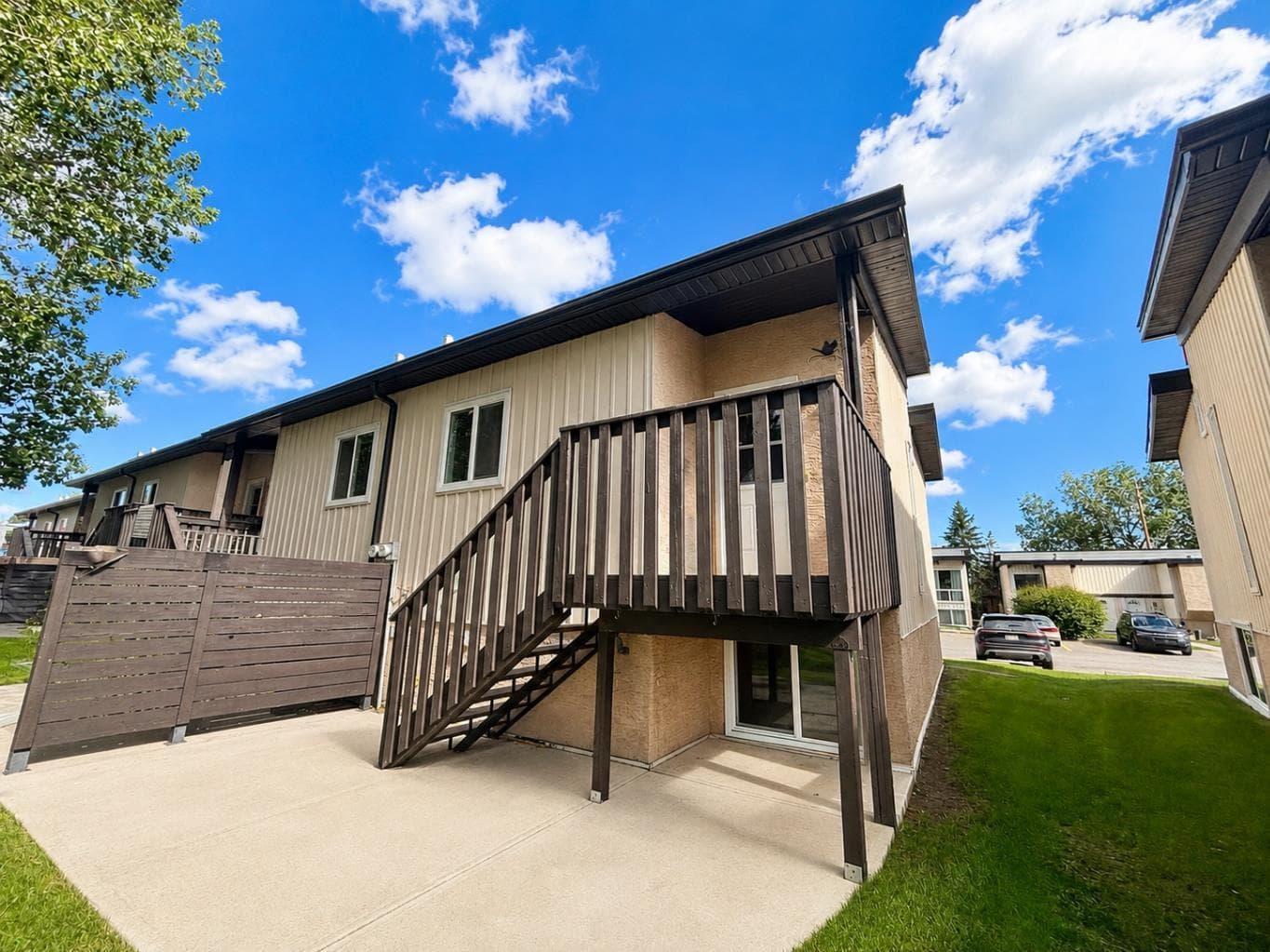 129 Oaktree Lane SW