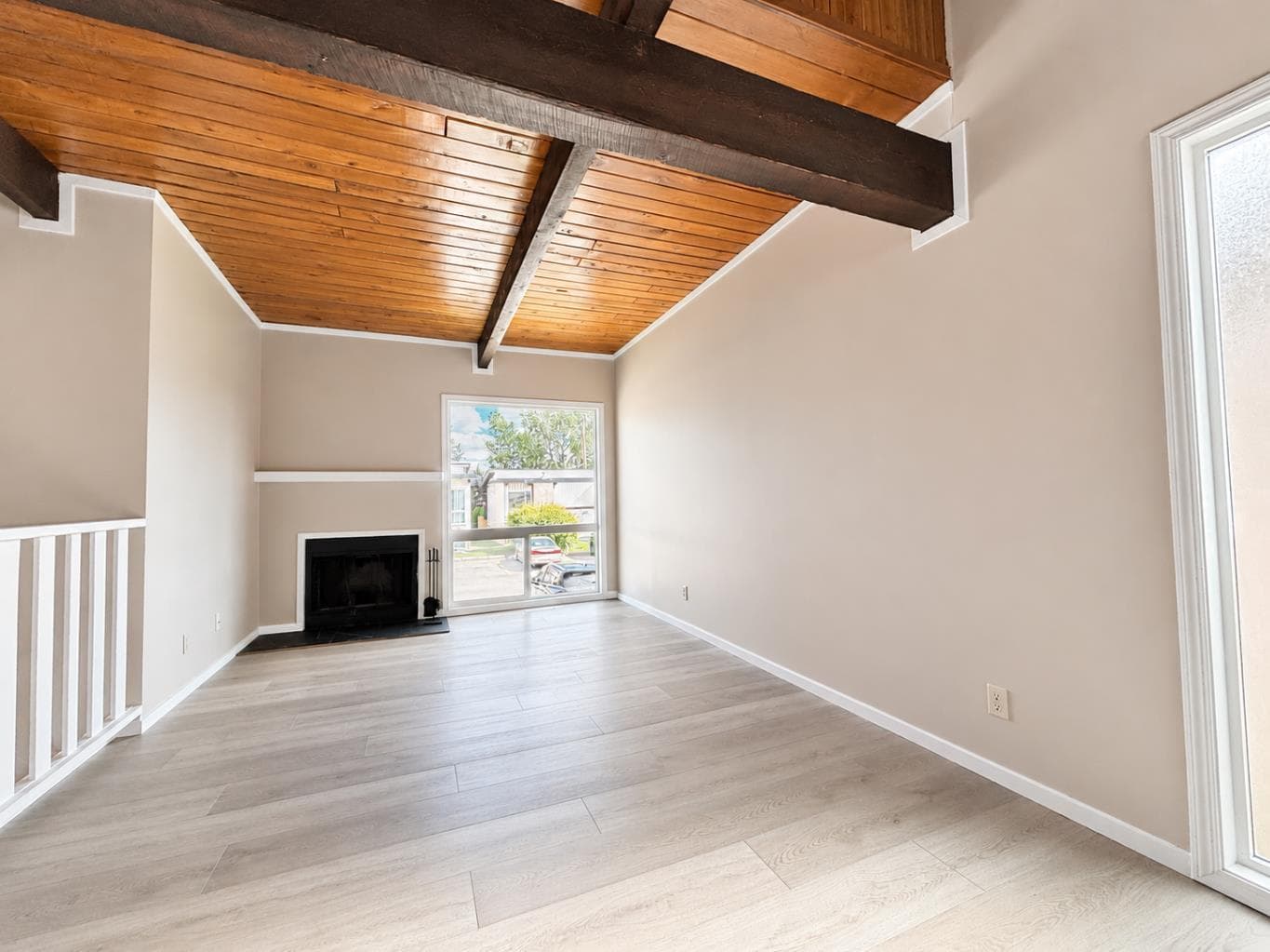 129 Oaktree Lane SW