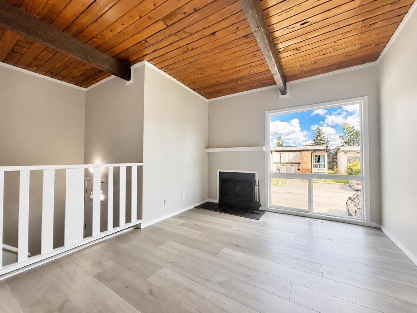 129 Oaktree Lane SW