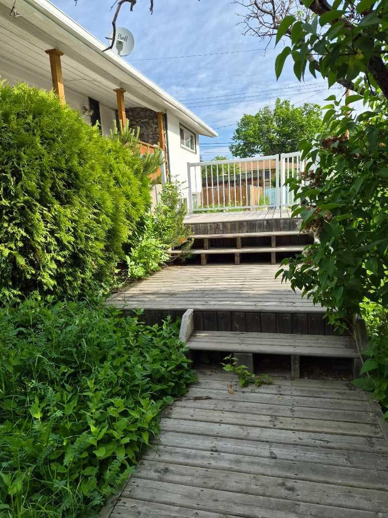 48 Northmount Drive NW