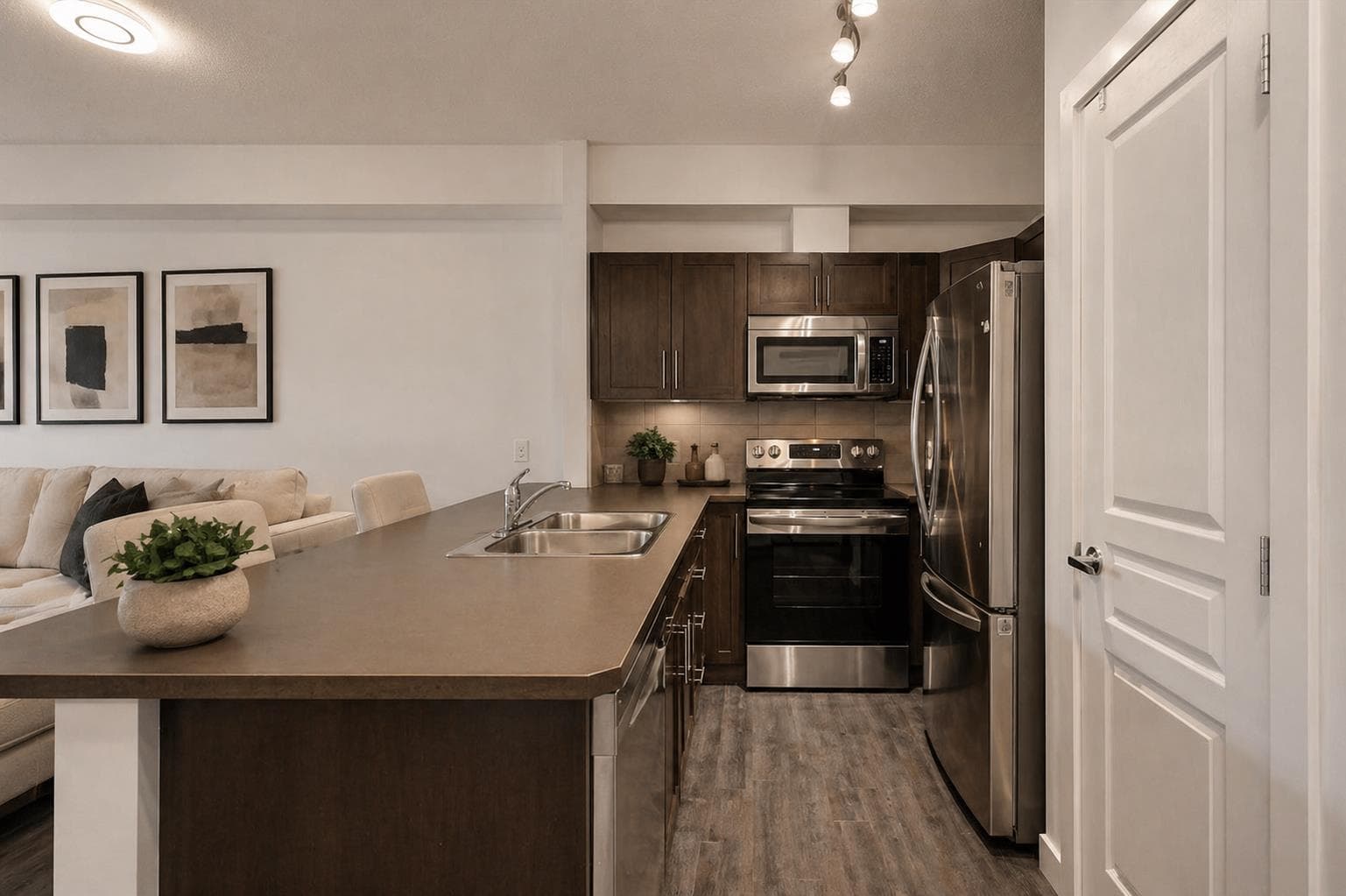 207, 22 Panatella Road NW
