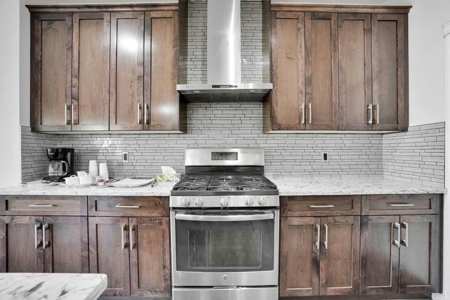 379 Skyview Shores Manor NE