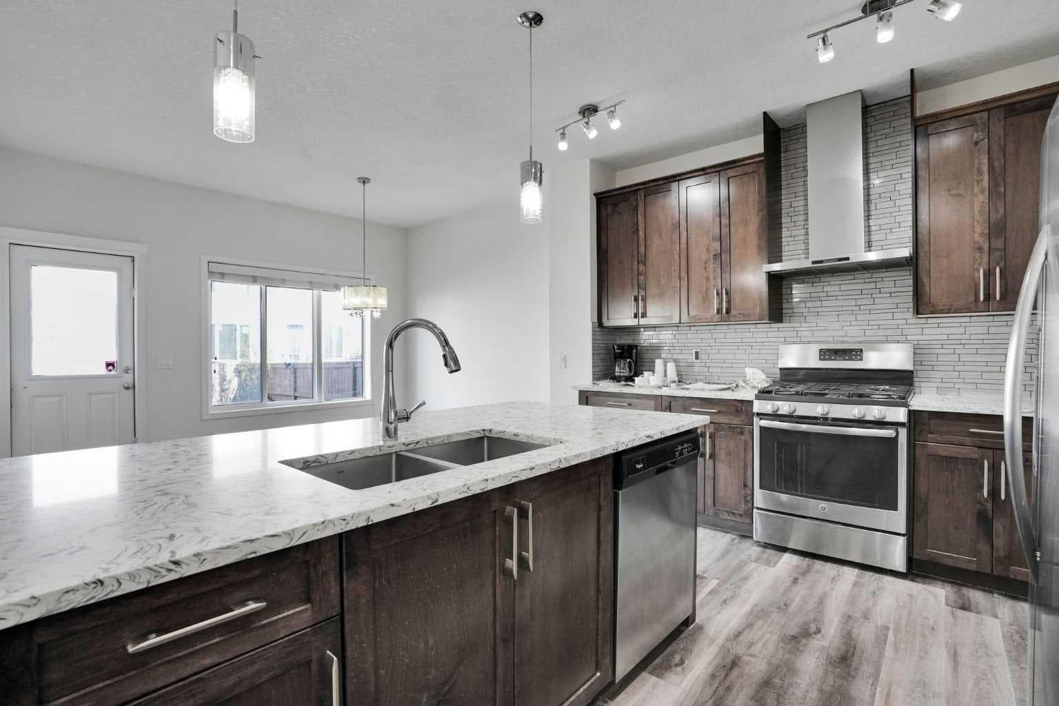 379 Skyview Shores Manor NE