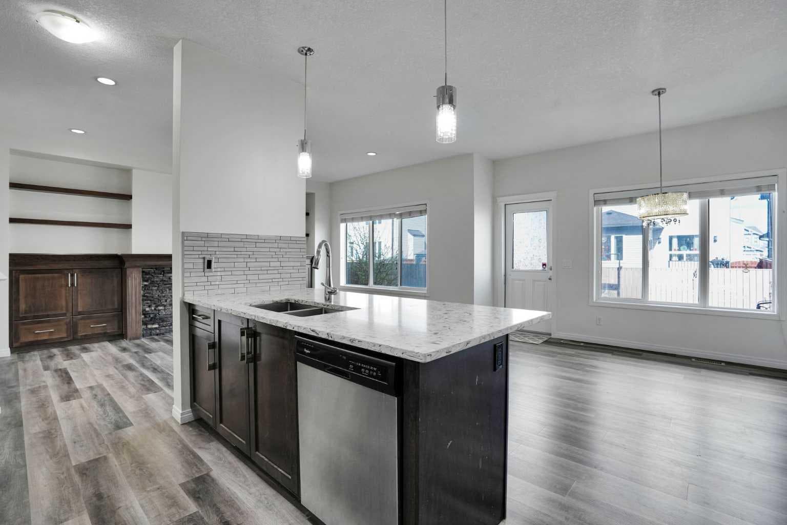 379 Skyview Shores Manor NE