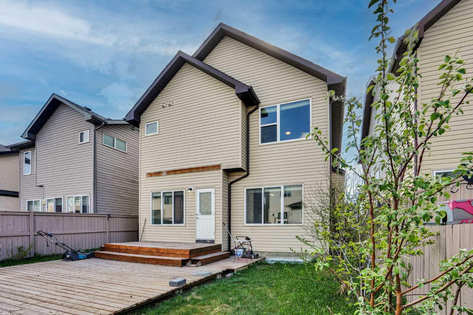 379 Skyview Shores Manor NE