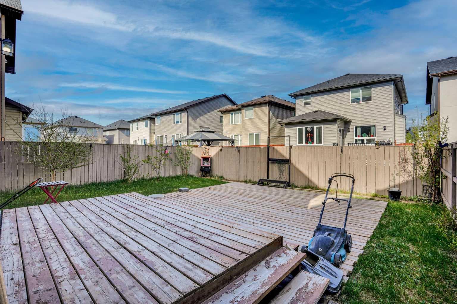 379 Skyview Shores Manor NE