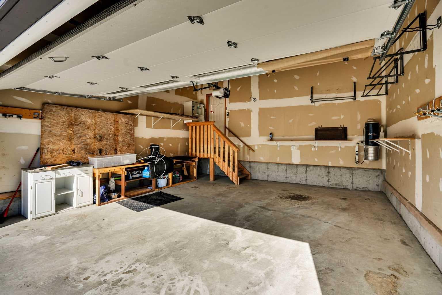 379 Skyview Shores Manor NE