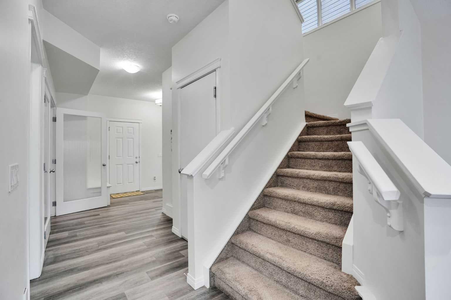 379 Skyview Shores Manor NE