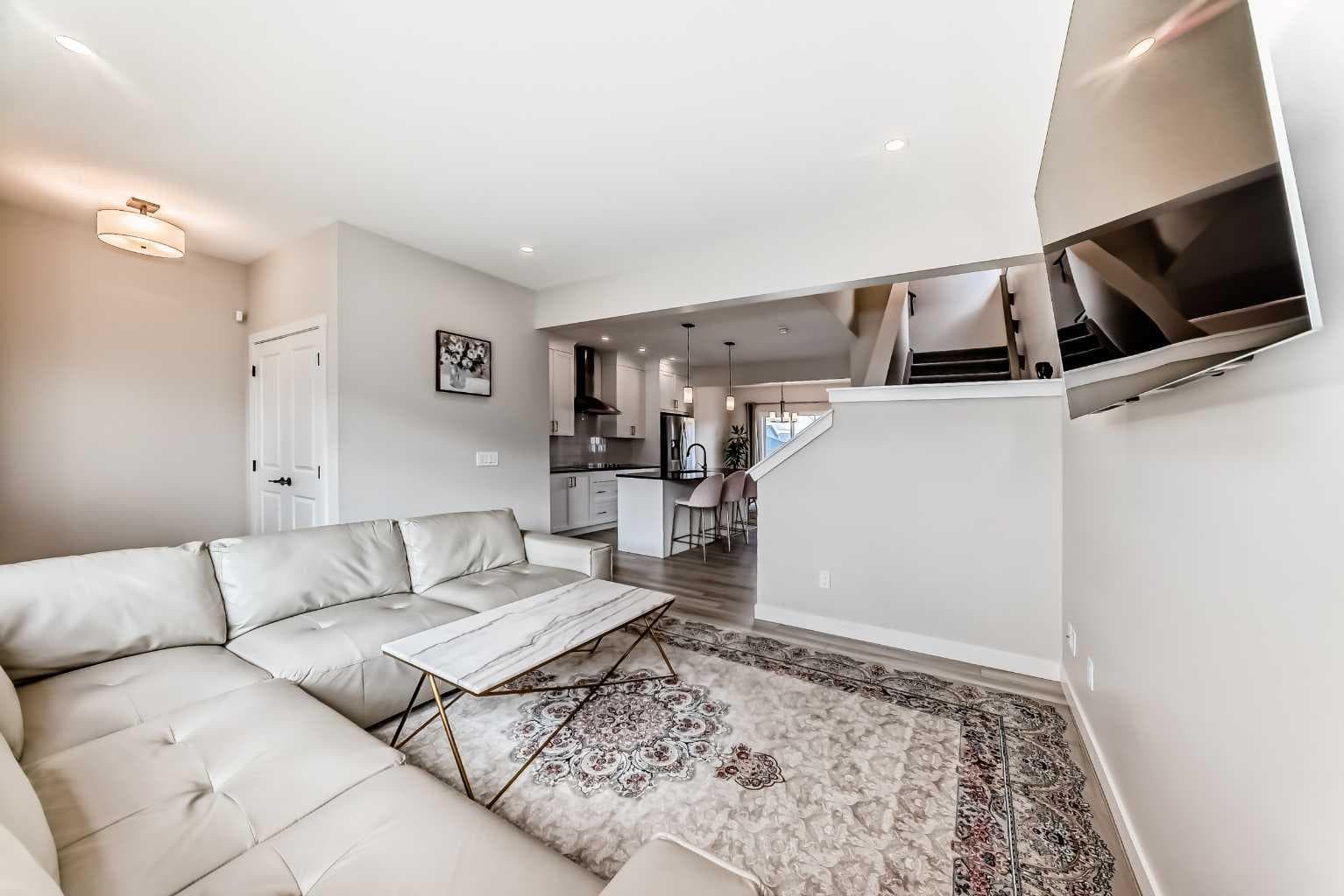 1104 Bayview Gardens SW