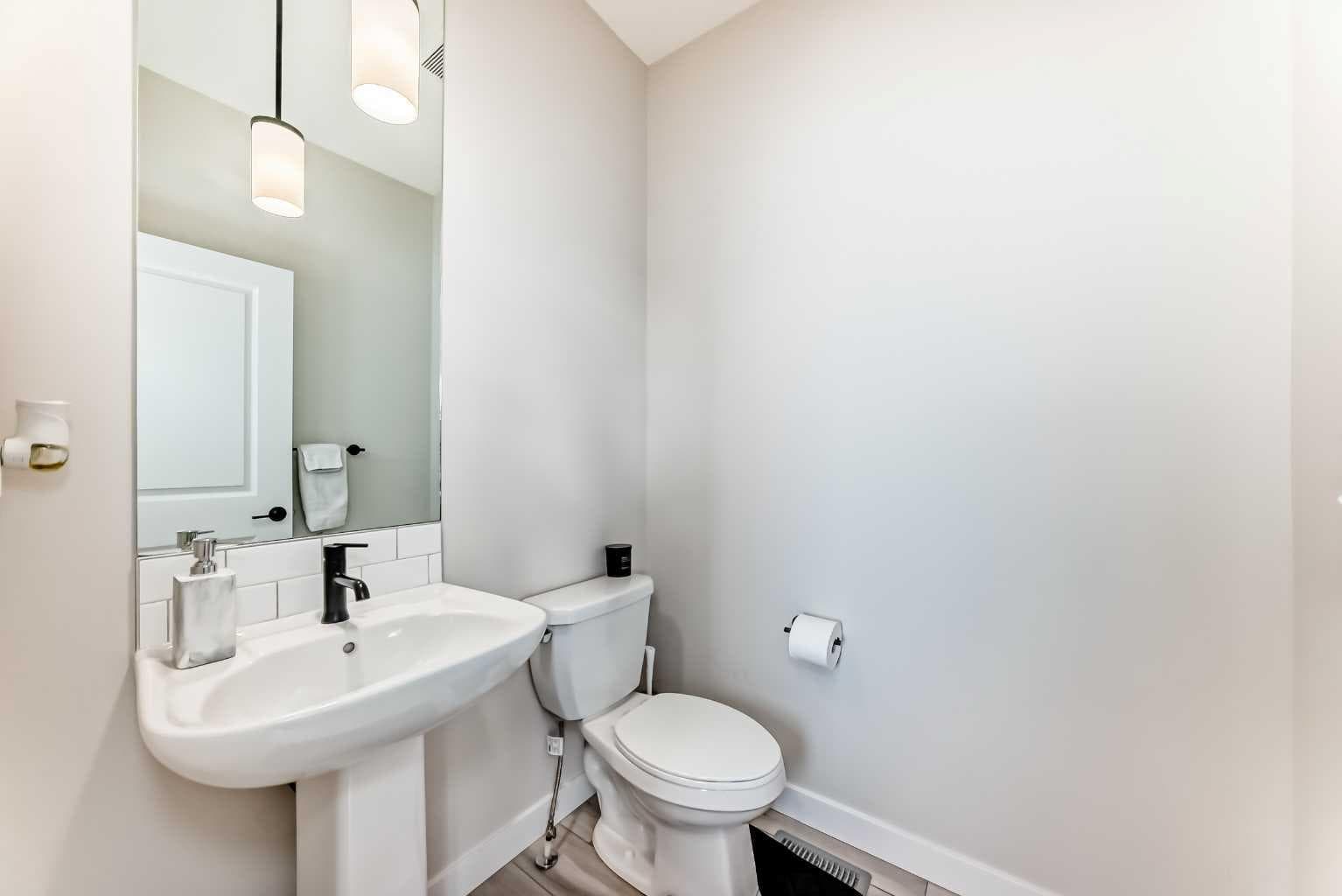 1104 Bayview Gardens SW