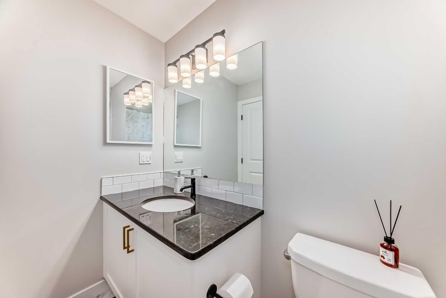 1104 Bayview Gardens SW