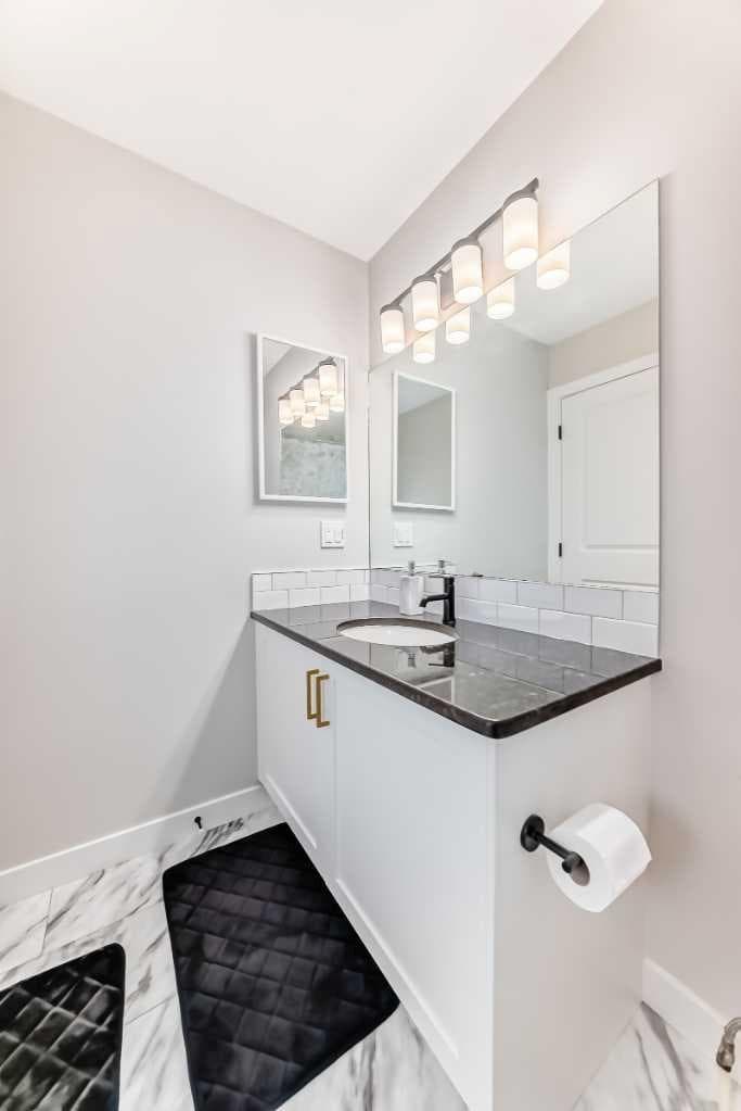 1104 Bayview Gardens SW