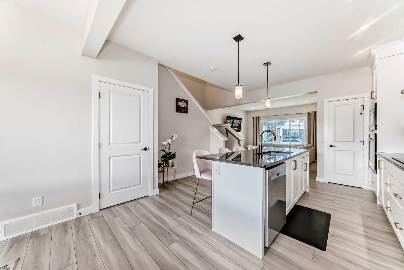 1104 Bayview Gardens SW