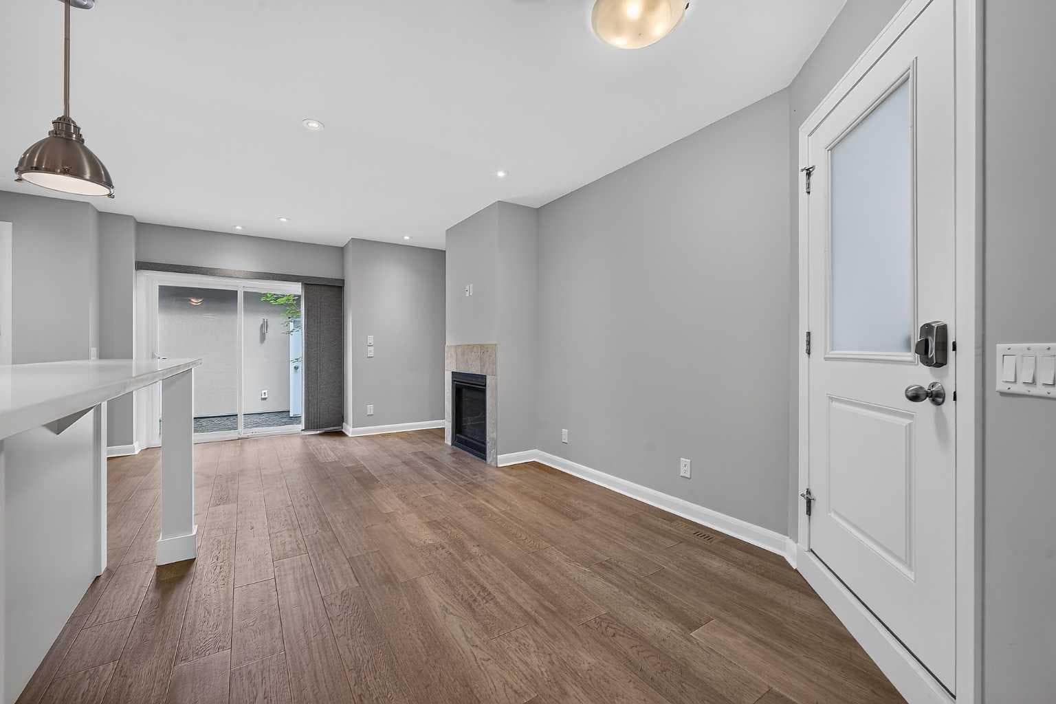 2, 530 56 Avenue SW