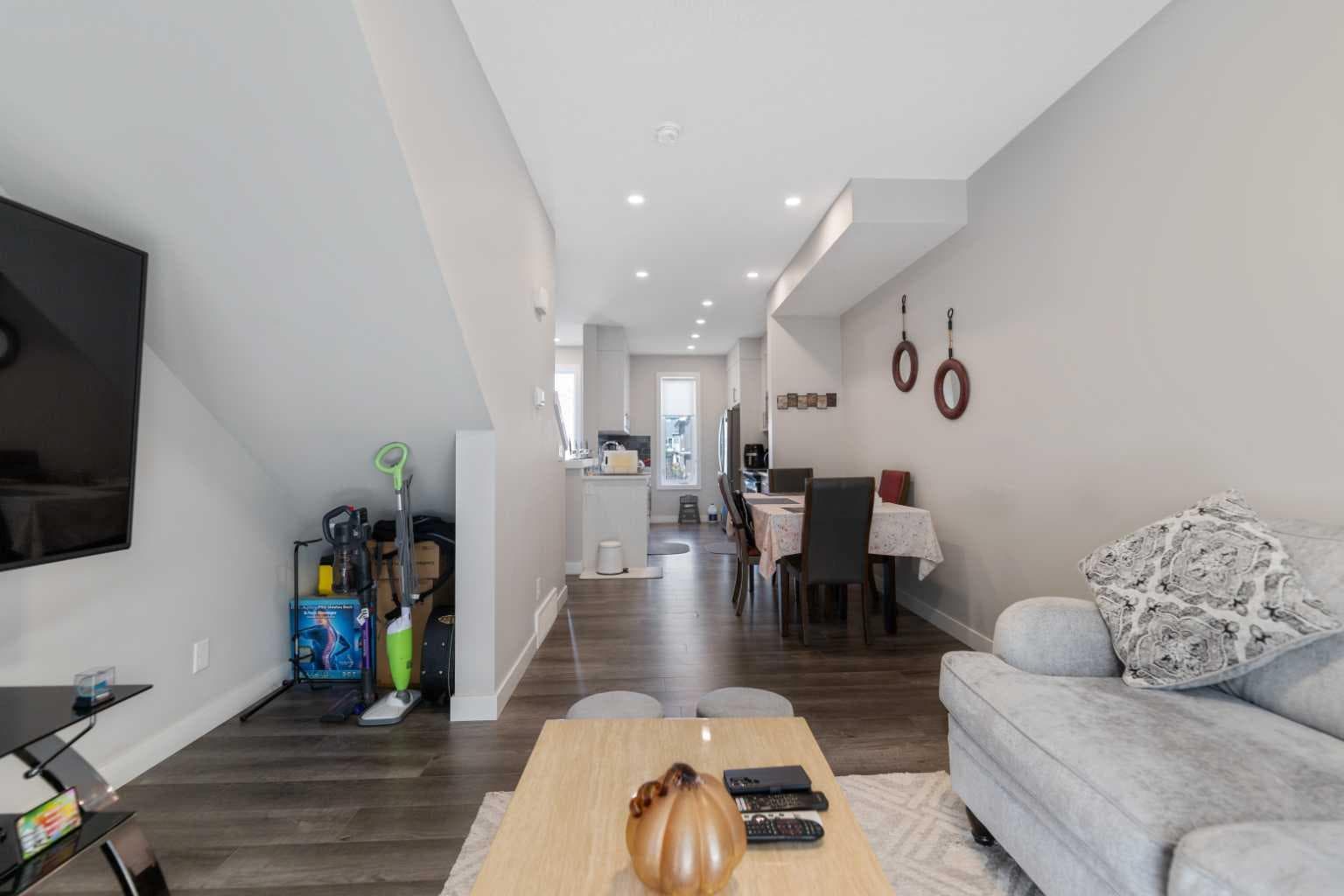 573 Evanston Link NW
