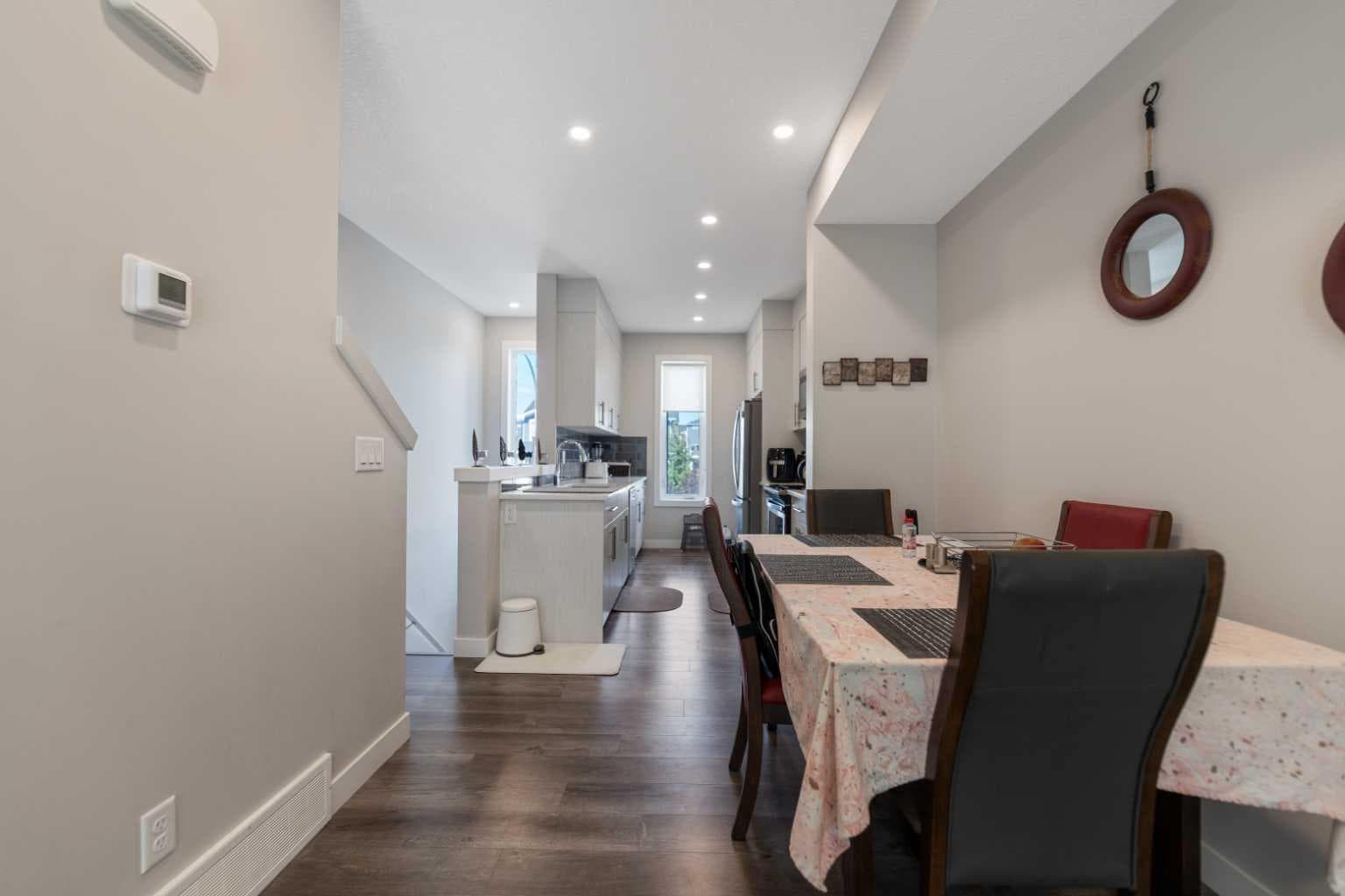 573 Evanston Link NW