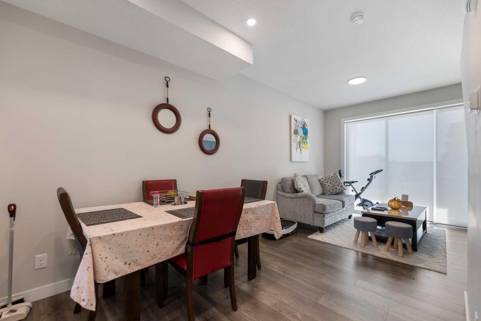 573 Evanston Link NW