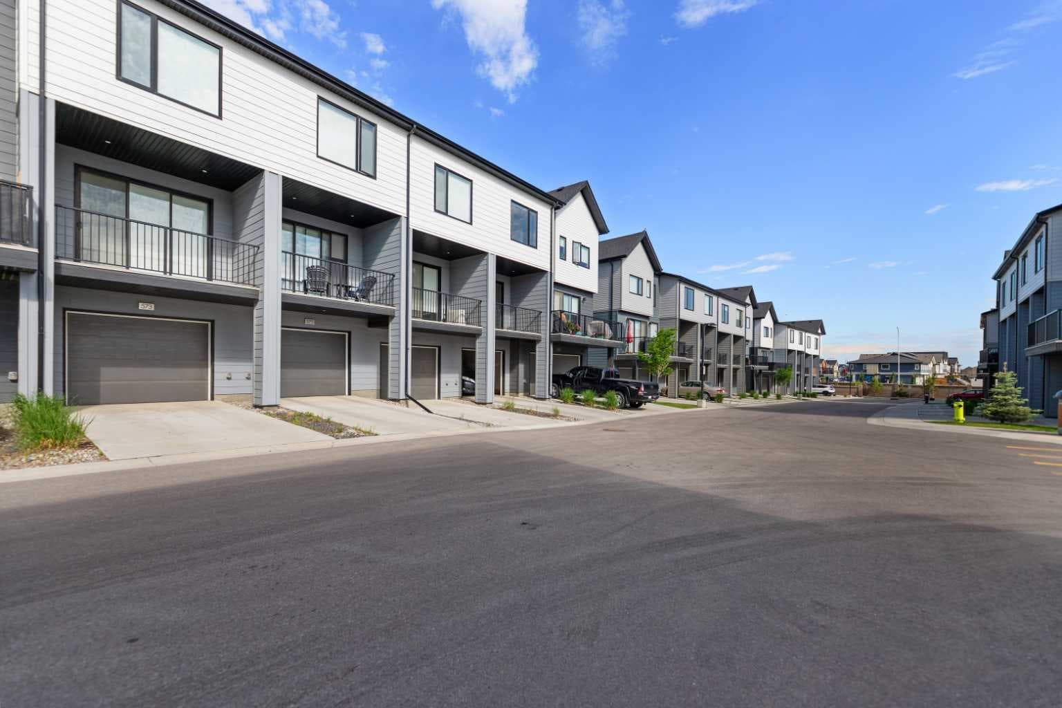 573 Evanston Link NW