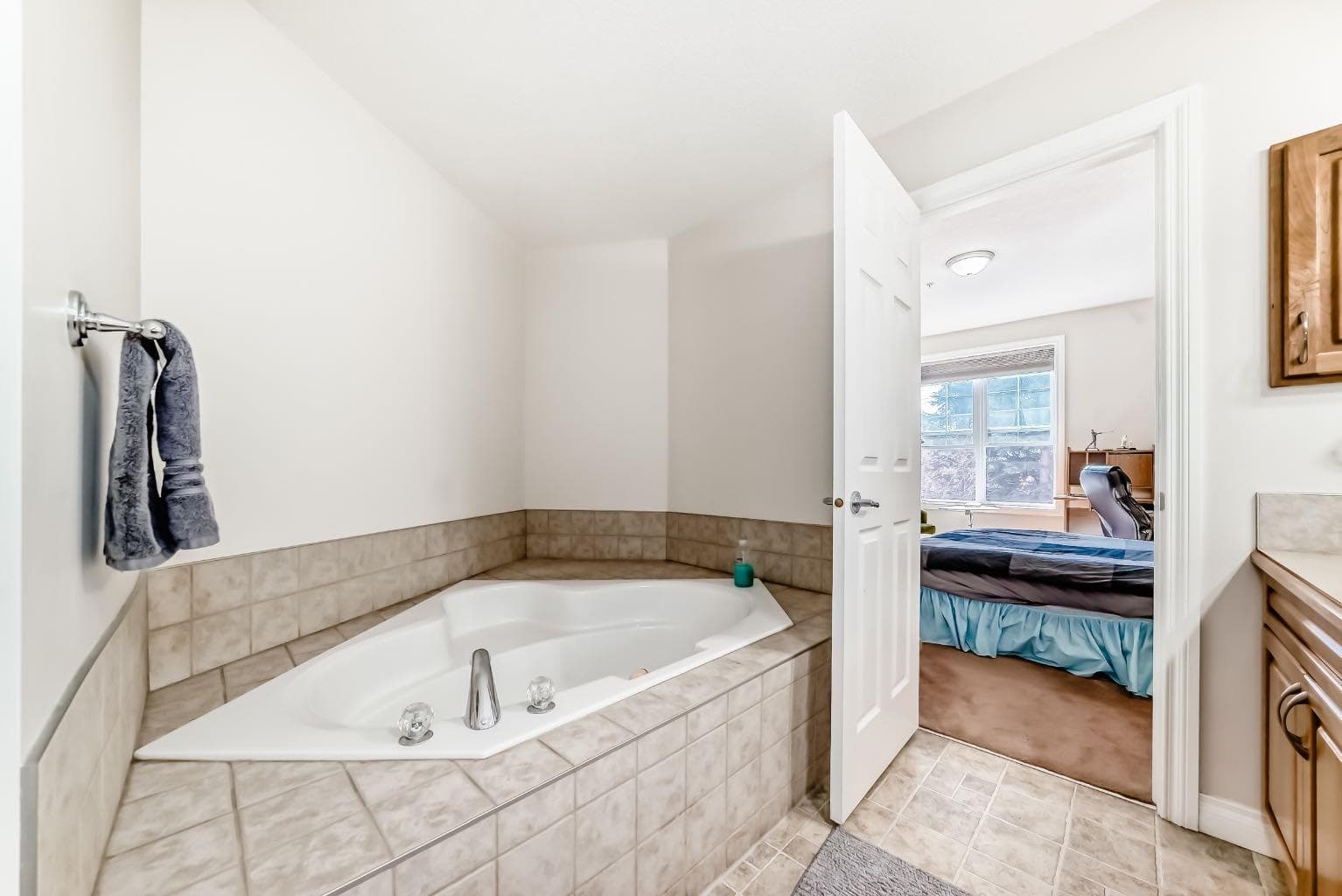 261, 3000 Marda Link SW
