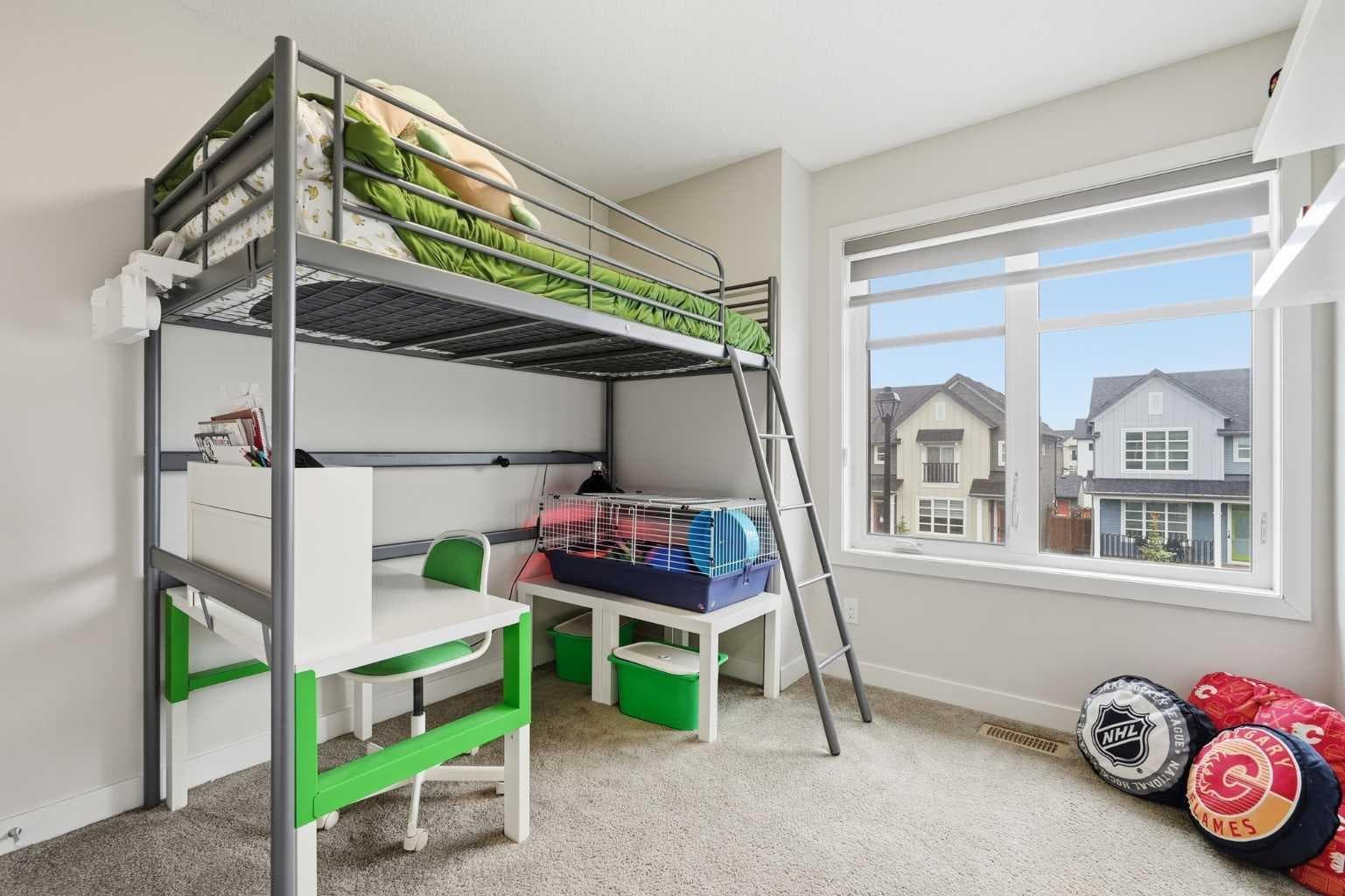 15 Lawrence Green SE