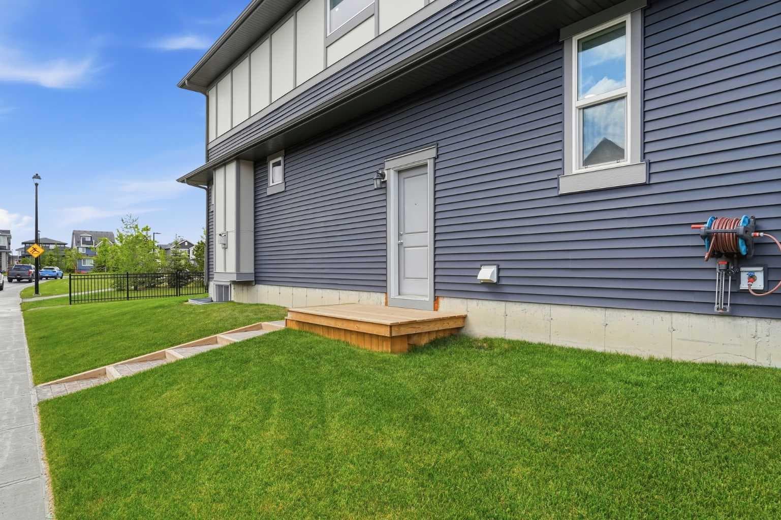 15 Lawrence Green SE