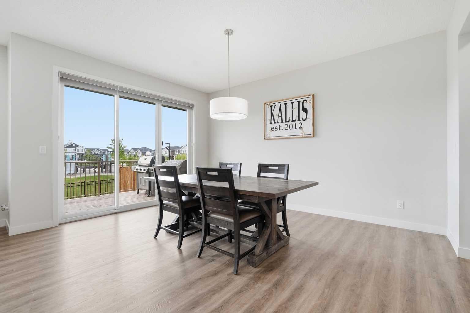 15 Lawrence Green SE
