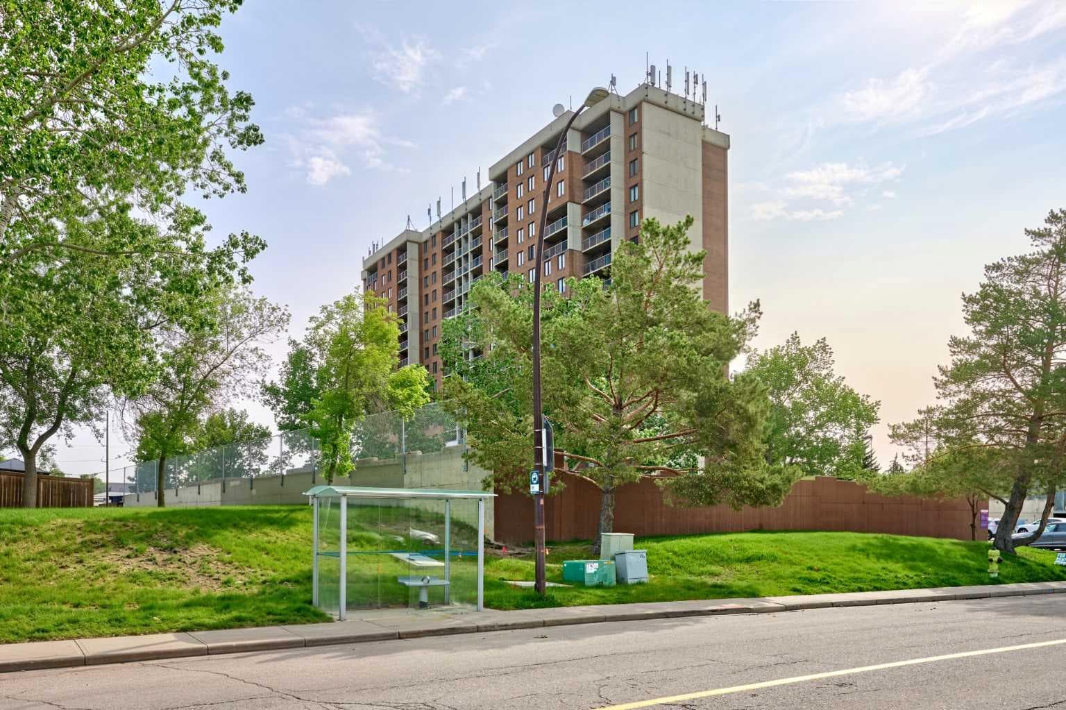 711, 4944 dalton Drive NW