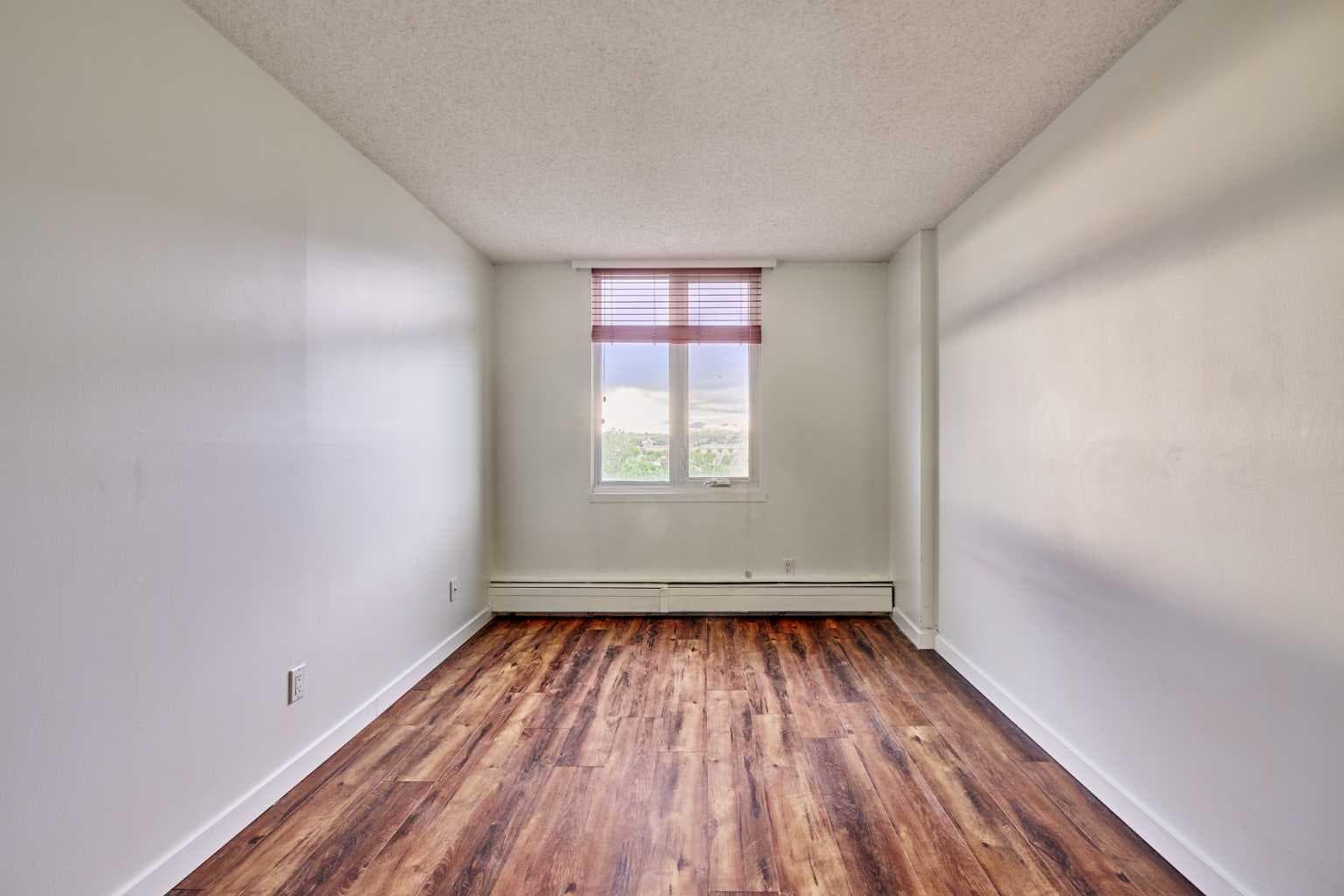 711, 4944 dalton Drive NW