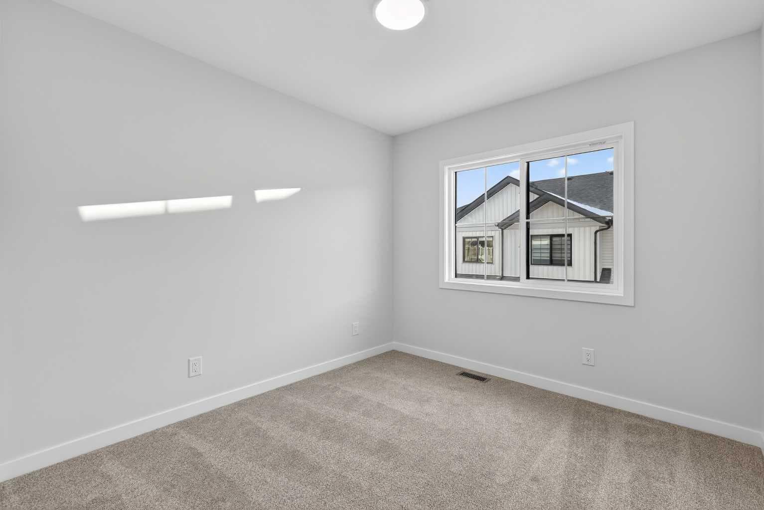 172 Hotchkiss Common SE