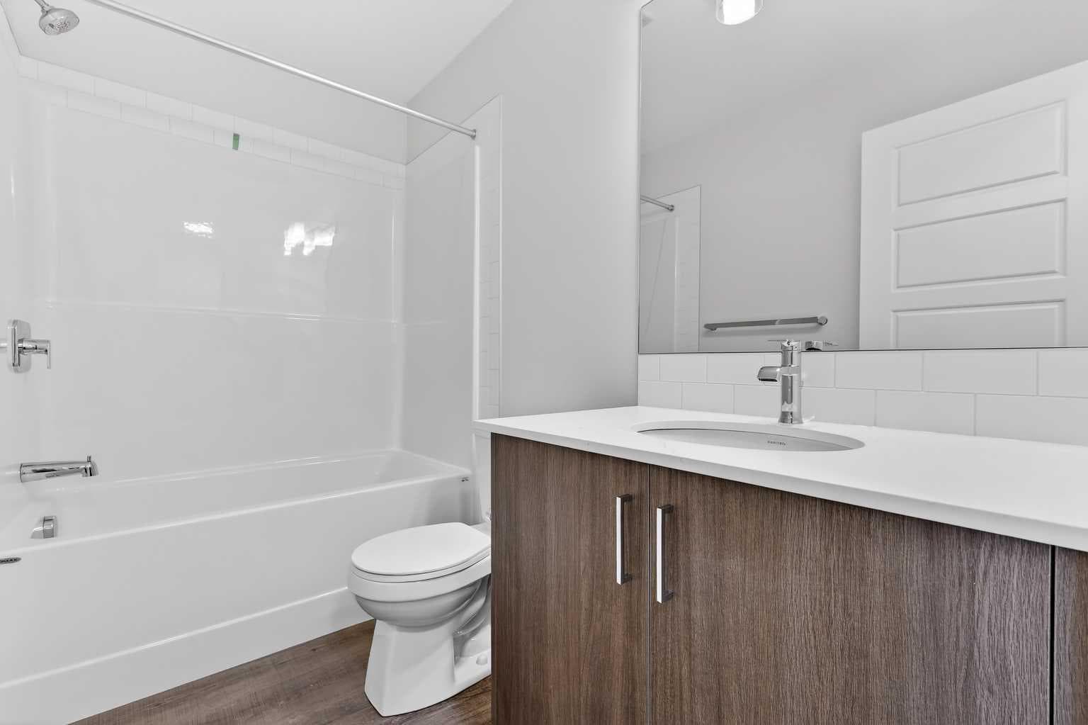 172 Hotchkiss Common SE