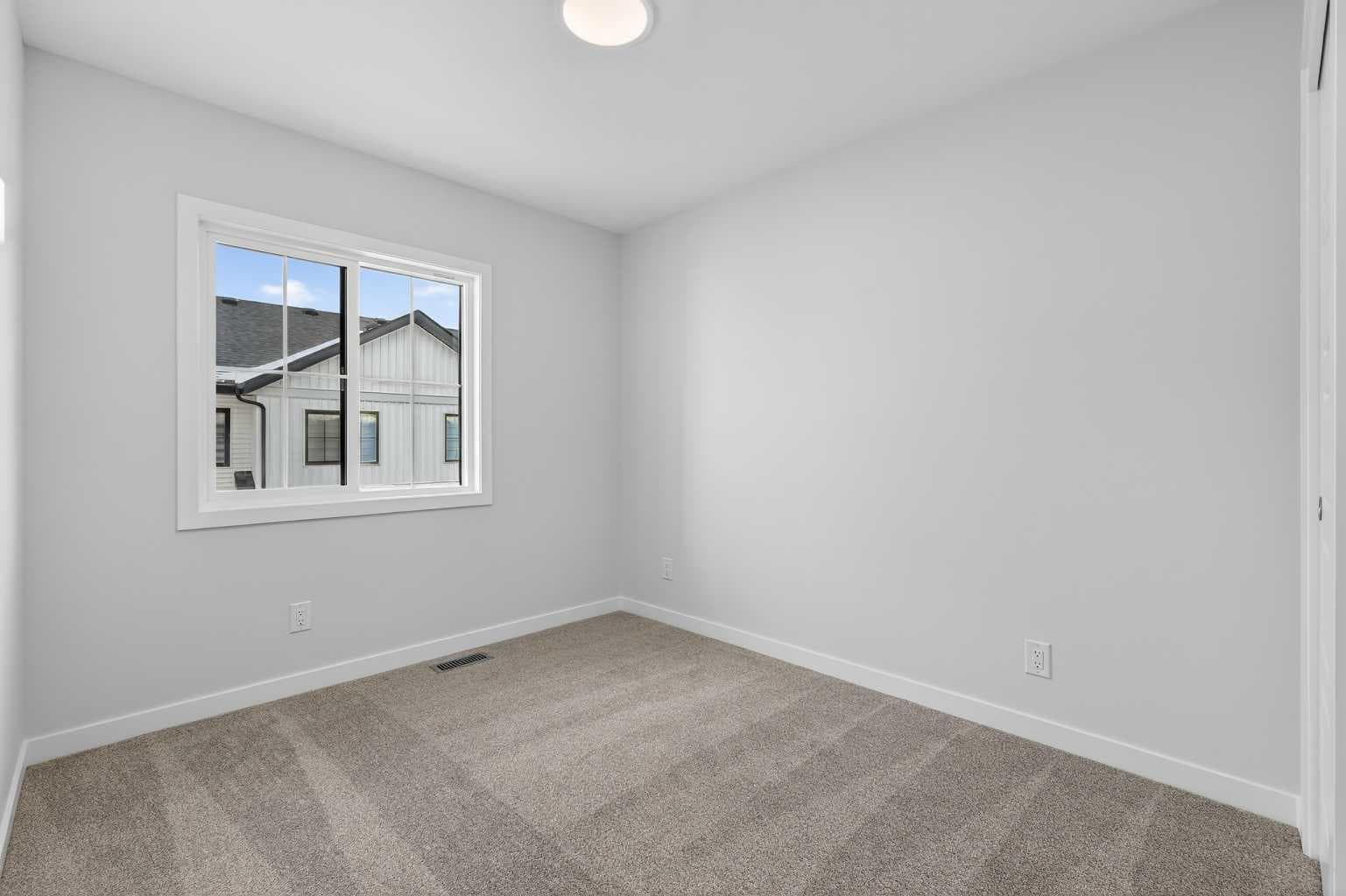 172 Hotchkiss Common SE