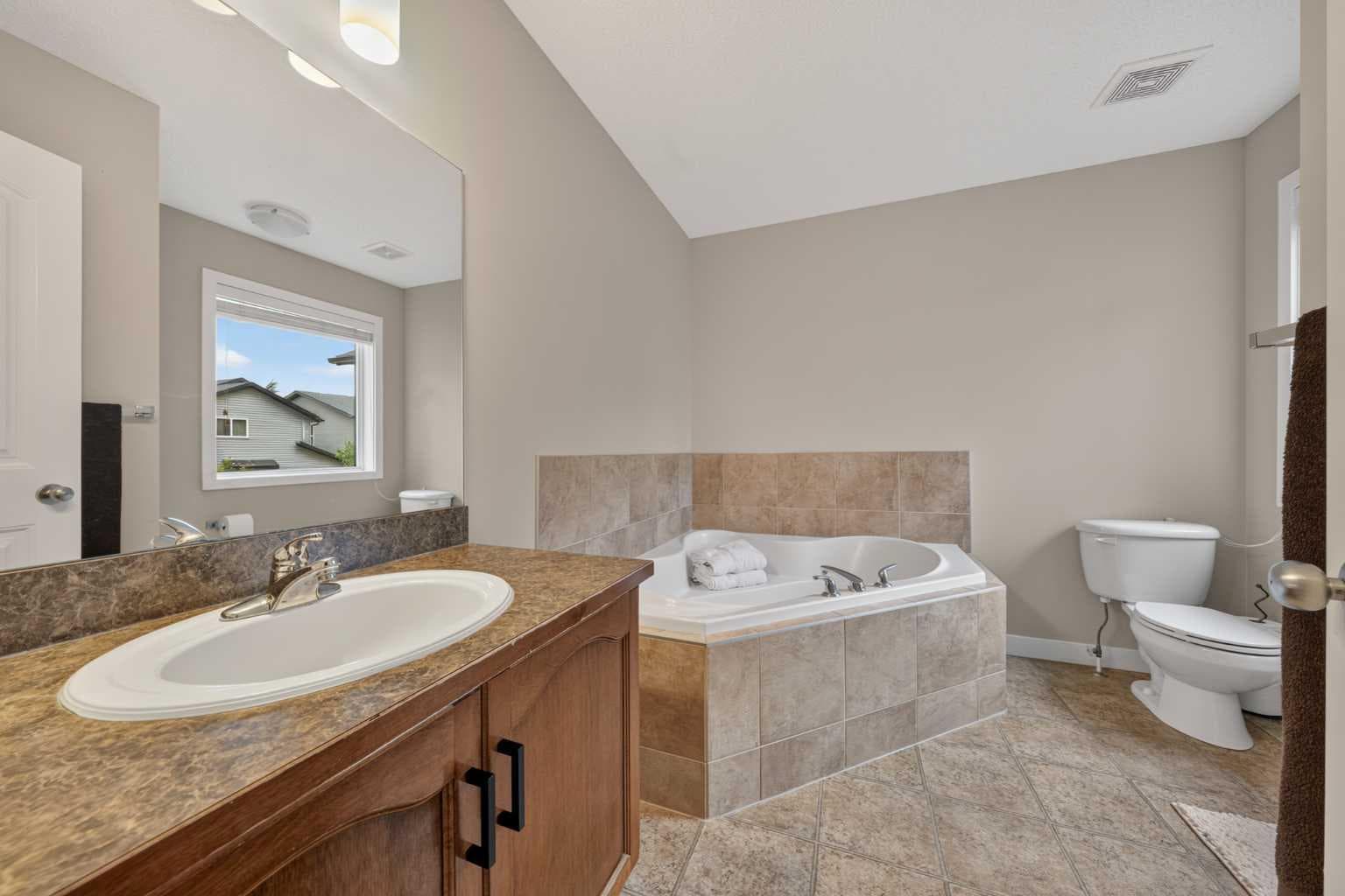 161 Everoak Gardens SW
