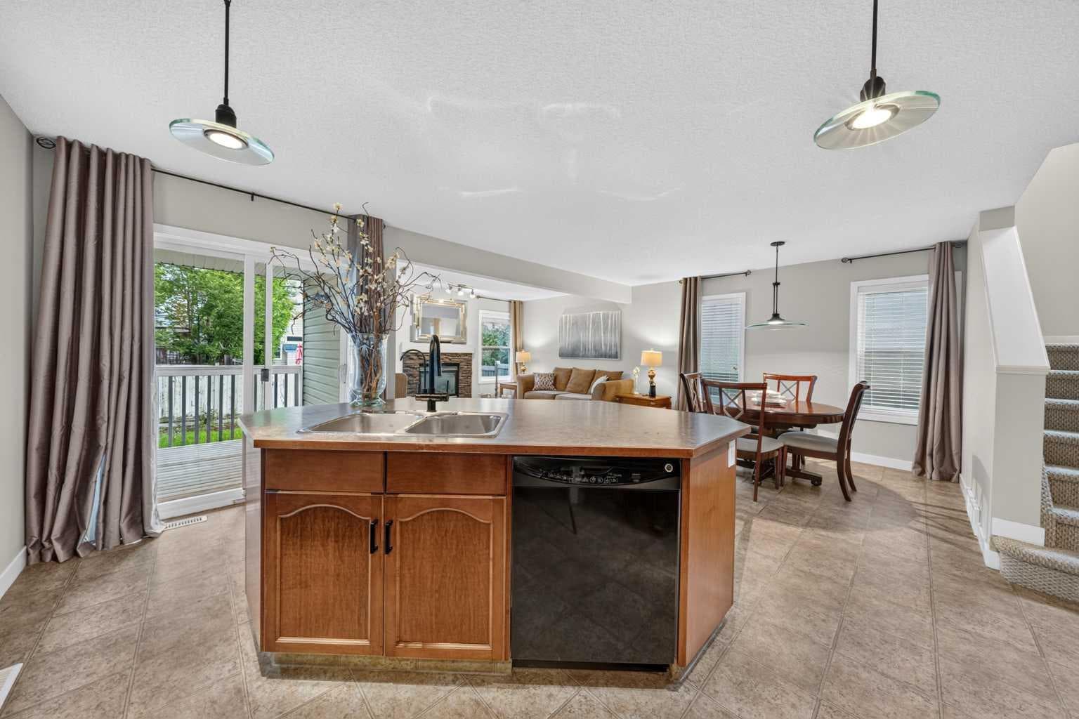 161 Everoak Gardens SW