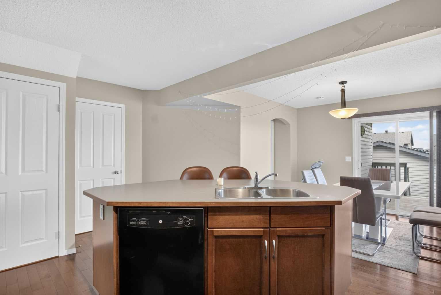 116 Panora Close NW