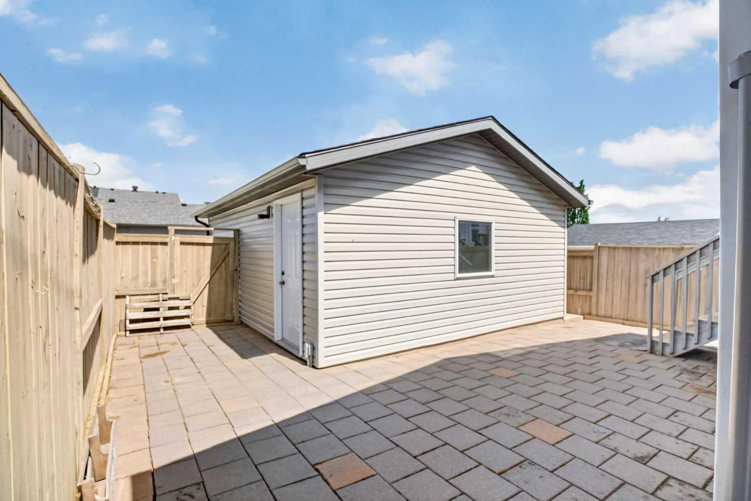116 Panora Close NW