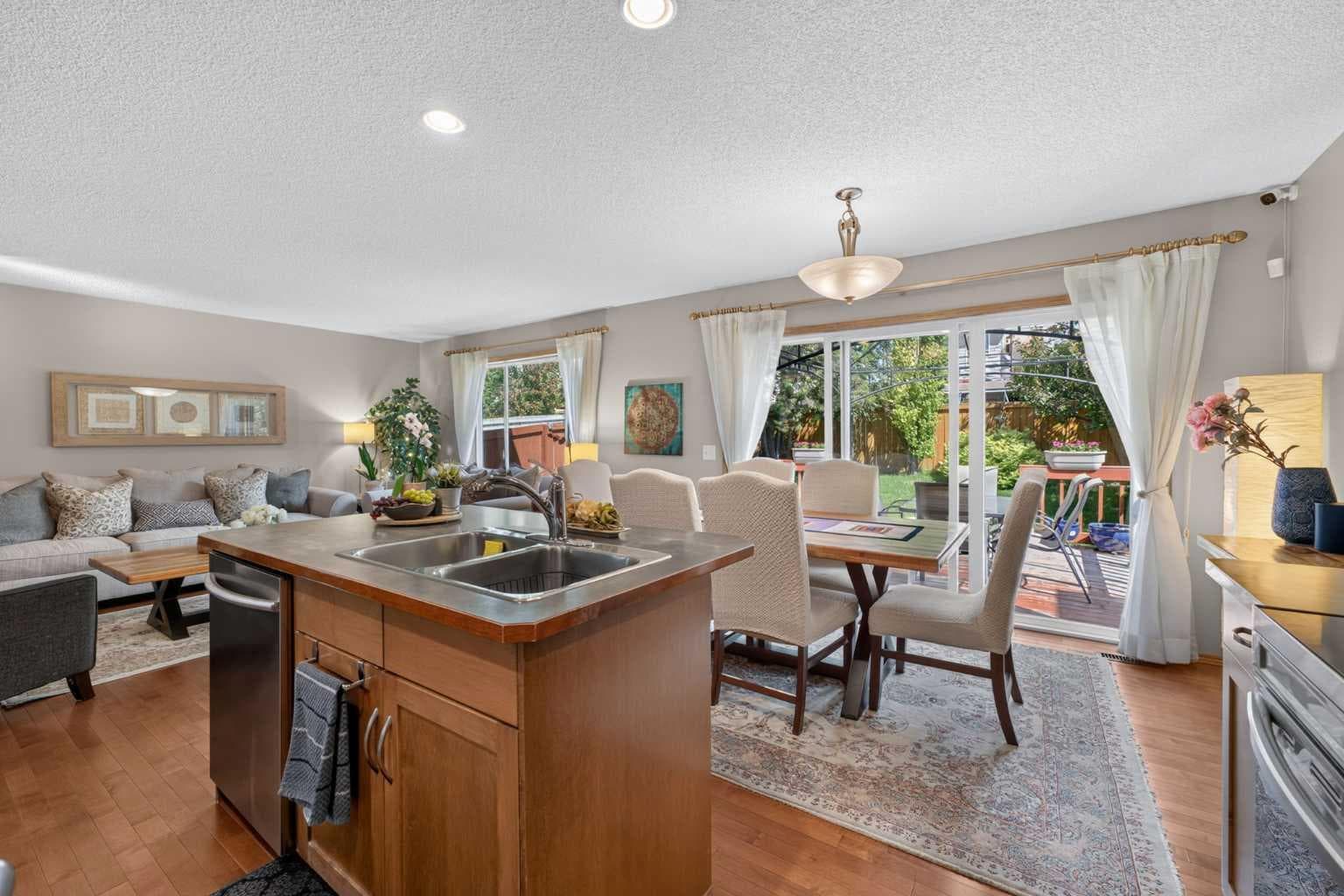 60 Tuscany Ridge Crescent NW
