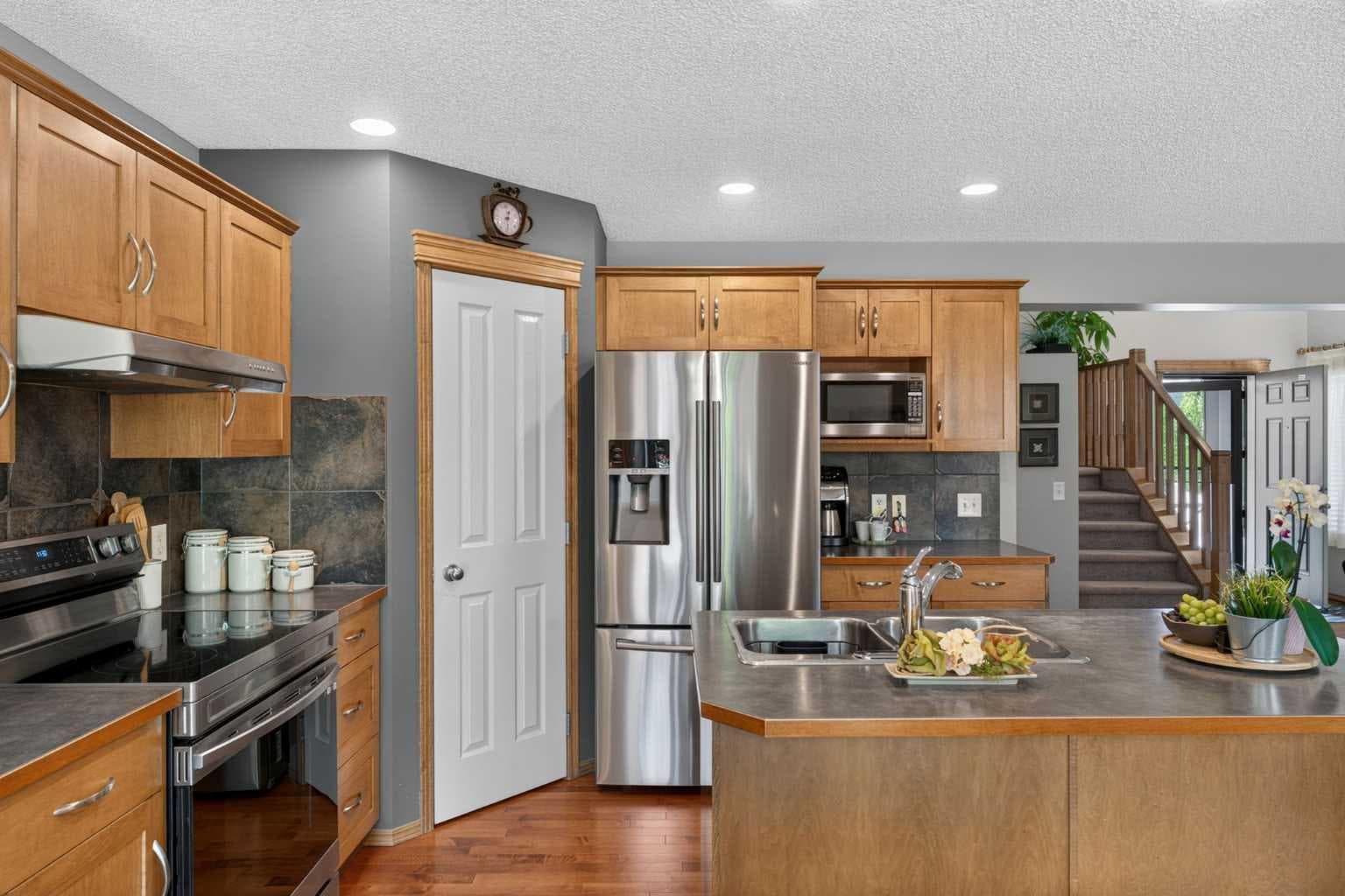 60 Tuscany Ridge Crescent NW