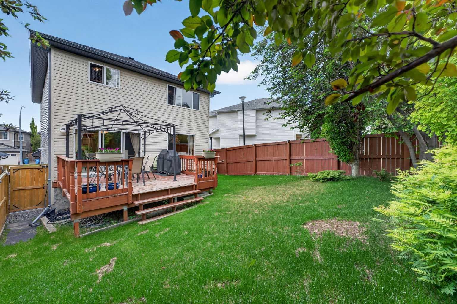 60 Tuscany Ridge Crescent NW